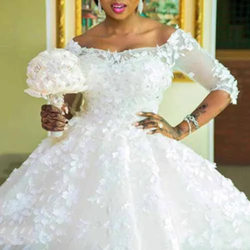 A-line/Princess Off-the-shoulder Court Train Tulle Wedding Dress with Appliques Lace