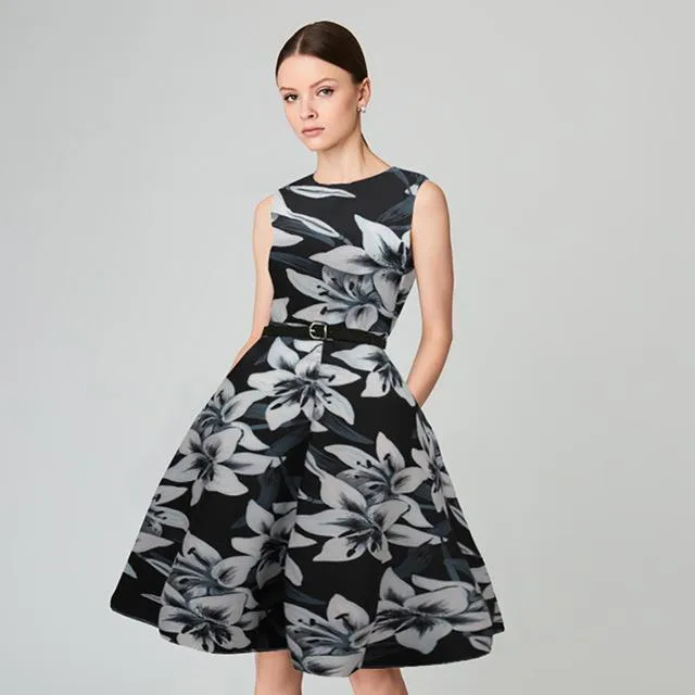 Plus Size - Vintage Elegant  Sleeveless Dress (US 8-16W)