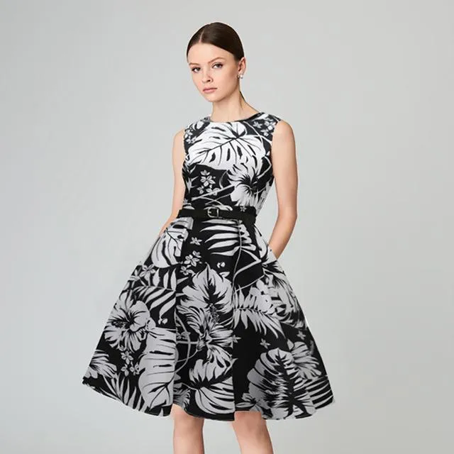Plus Size - Vintage Elegant  Sleeveless Dress (US 8-16W)