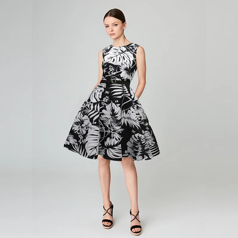 Plus Size - Vintage Elegant  Sleeveless Dress (US 8-16W)