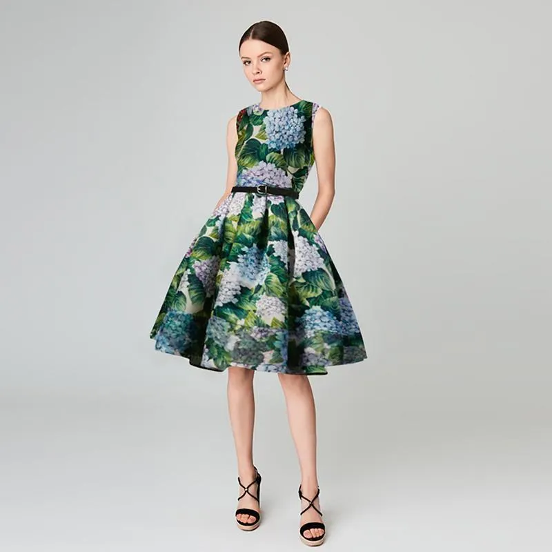Plus Size - Vintage Elegant  Sleeveless Dress (US 8-16W)
