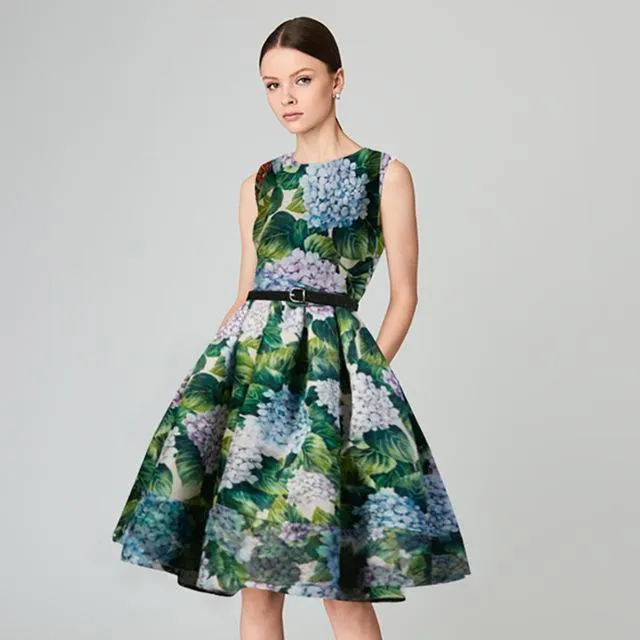 Plus Size - Vintage Elegant  Sleeveless Dress (US 8-16W)