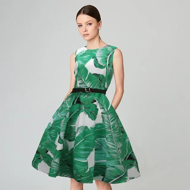 Plus Size - Vintage Elegant  Sleeveless Dress (US 8-16W)